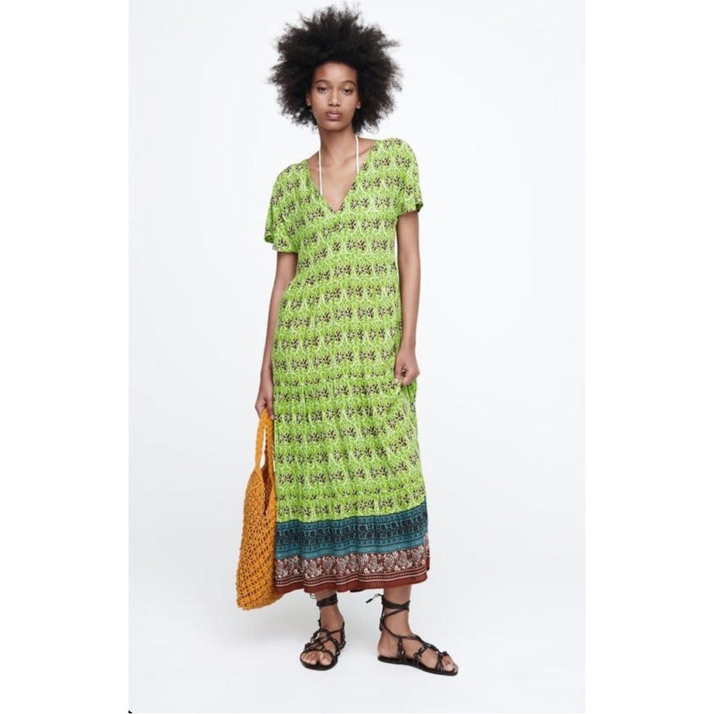 NWT ZARA casual dress
Half flared short sleeve